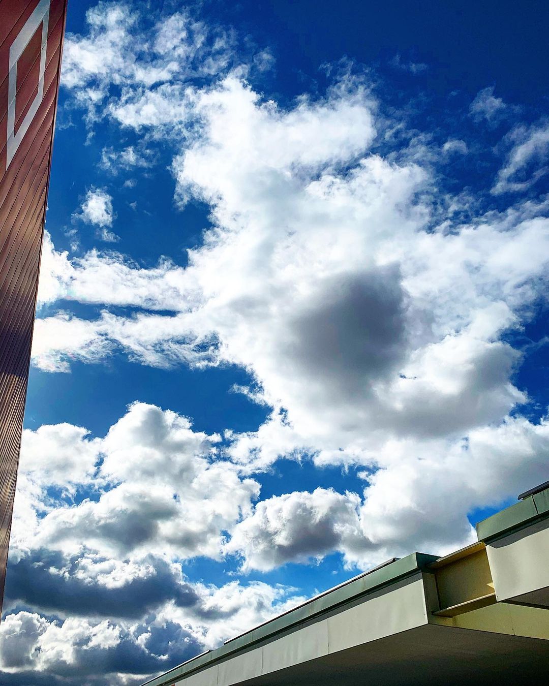 大阪 大晦日の青空と雲